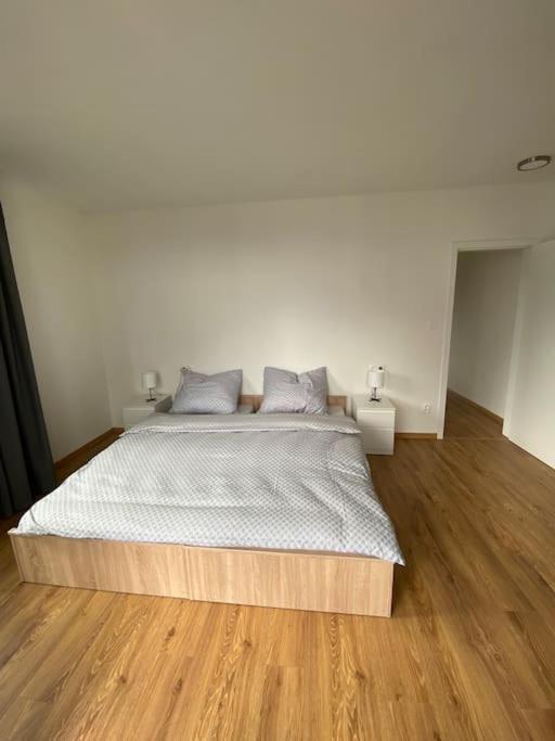 New Flat With A Mountain View, Garage Parking Apartman Besztercebánya Kültér fotó
