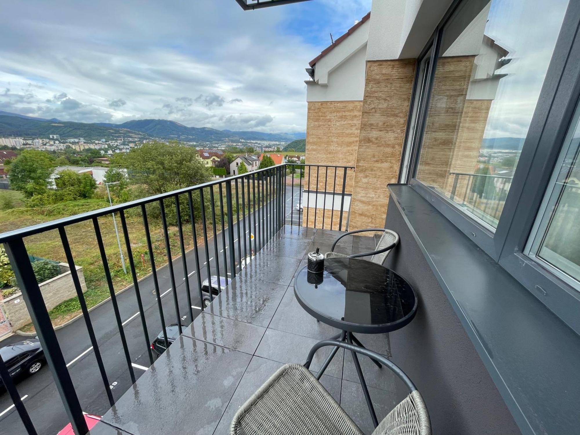New Flat With A Mountain View, Garage Parking Apartman Besztercebánya Kültér fotó